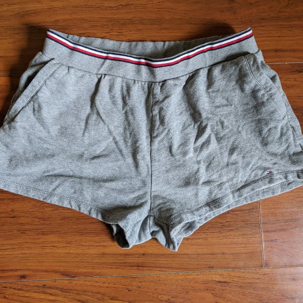 Tommy Hilgifer Women's Shorts Size Large